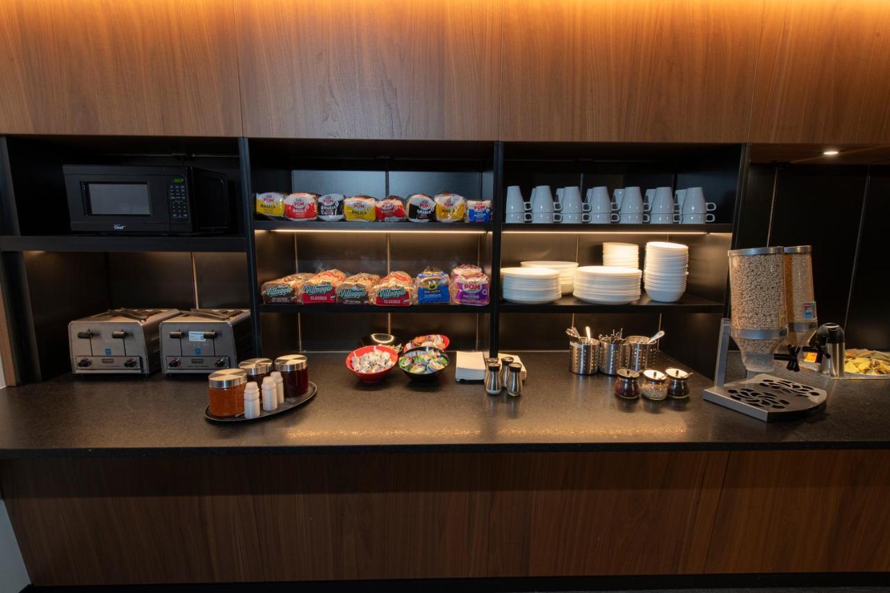 Grand Times Hotel - Aeroport De Quebec ภายนอก รูปภาพ