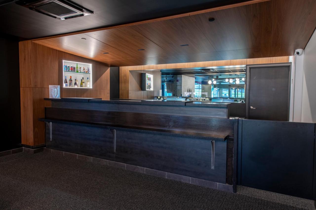 Grand Times Hotel - Aeroport De Quebec ภายนอก รูปภาพ