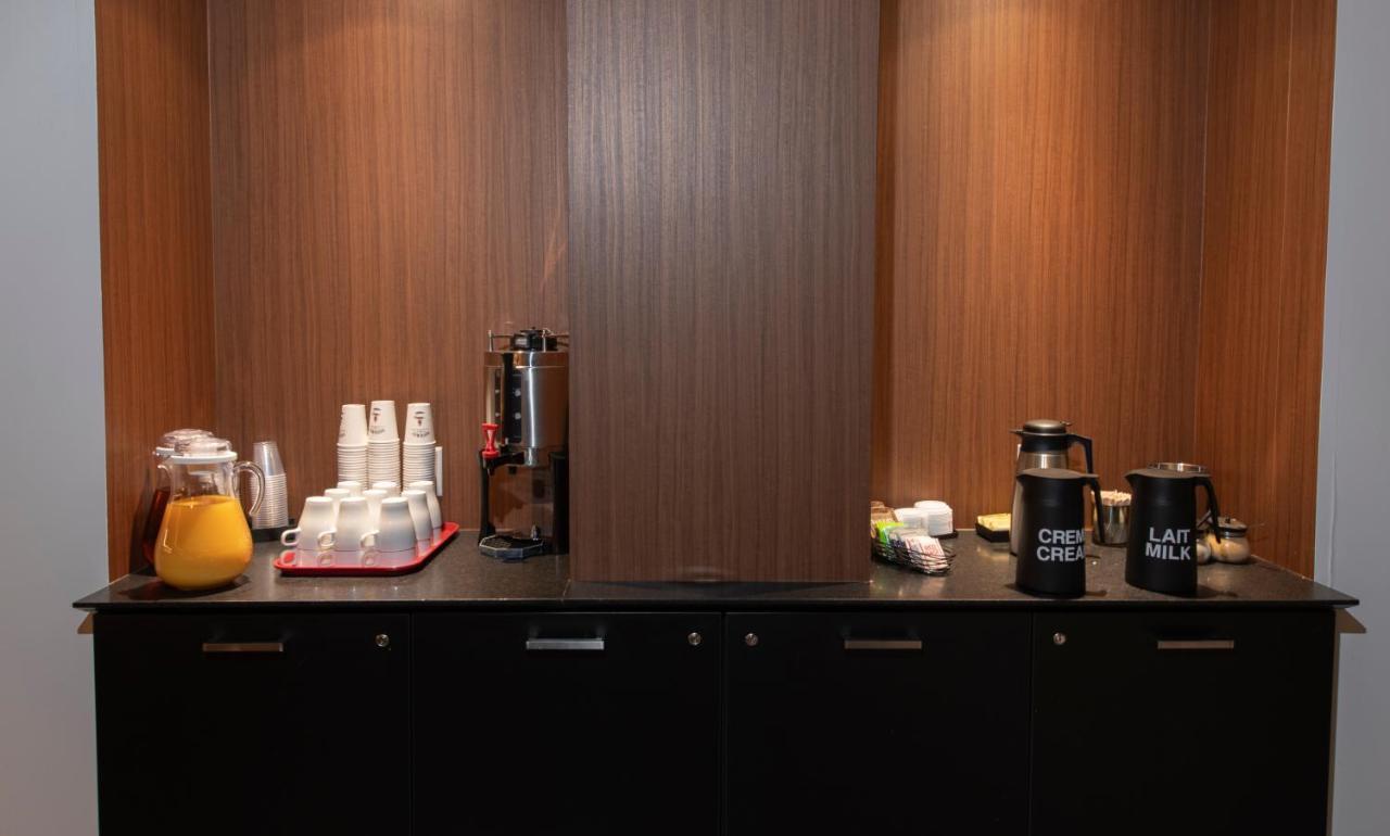 Grand Times Hotel - Aeroport De Quebec ภายนอก รูปภาพ