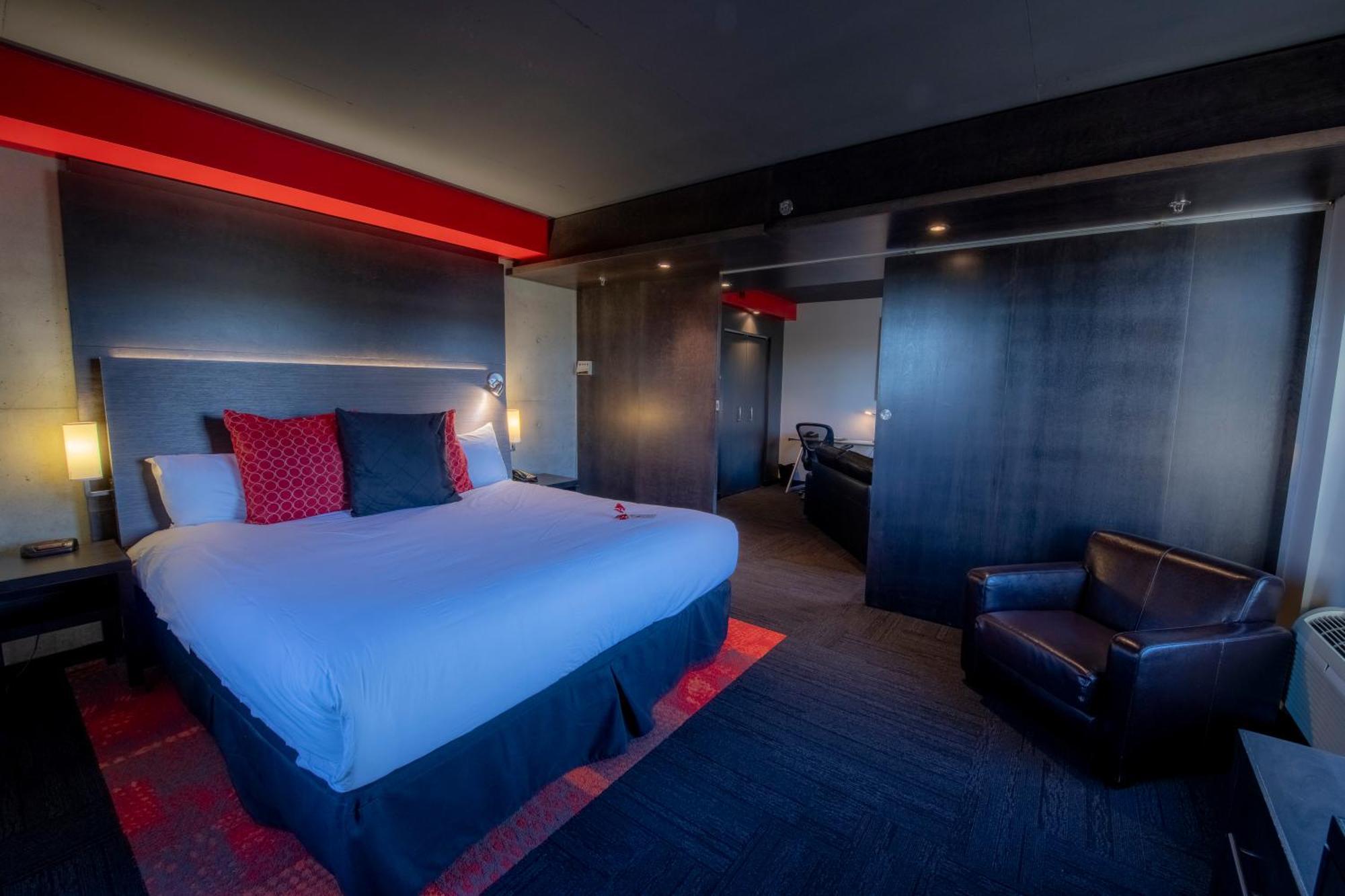 Grand Times Hotel - Aeroport De Quebec ภายนอก รูปภาพ