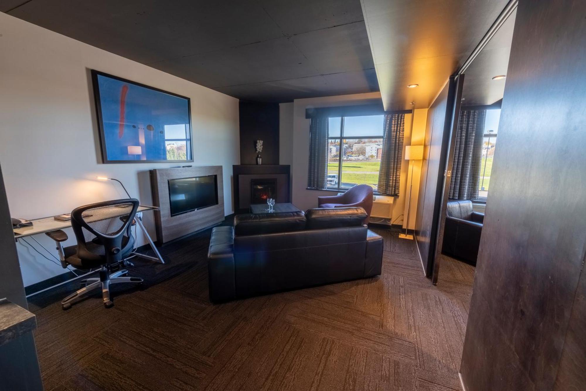 Grand Times Hotel - Aeroport De Quebec ภายนอก รูปภาพ