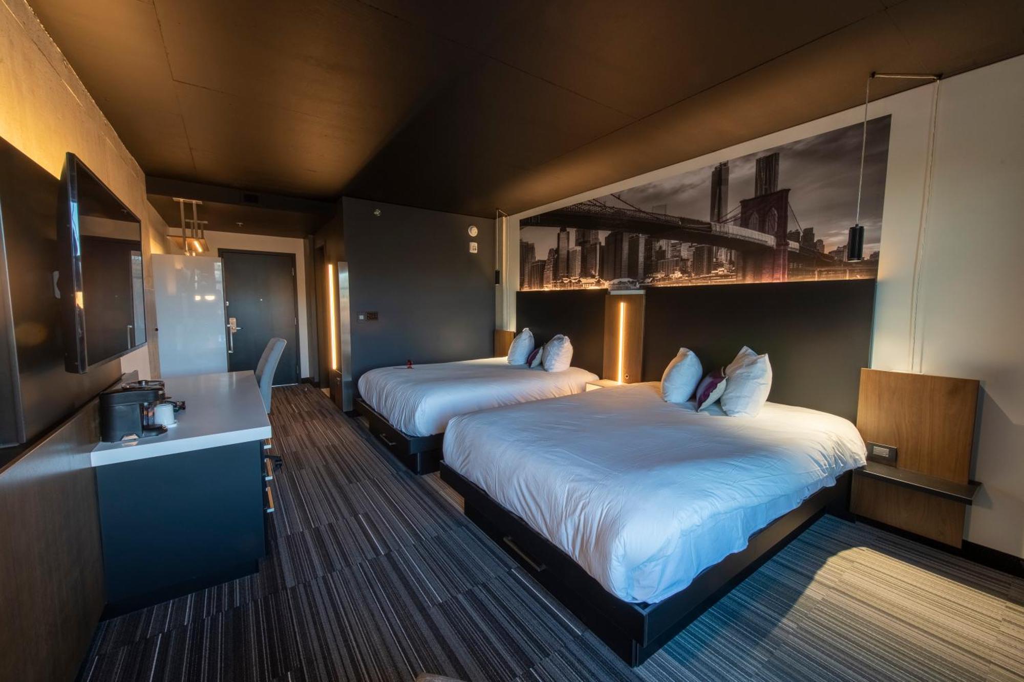 Grand Times Hotel - Aeroport De Quebec ภายนอก รูปภาพ