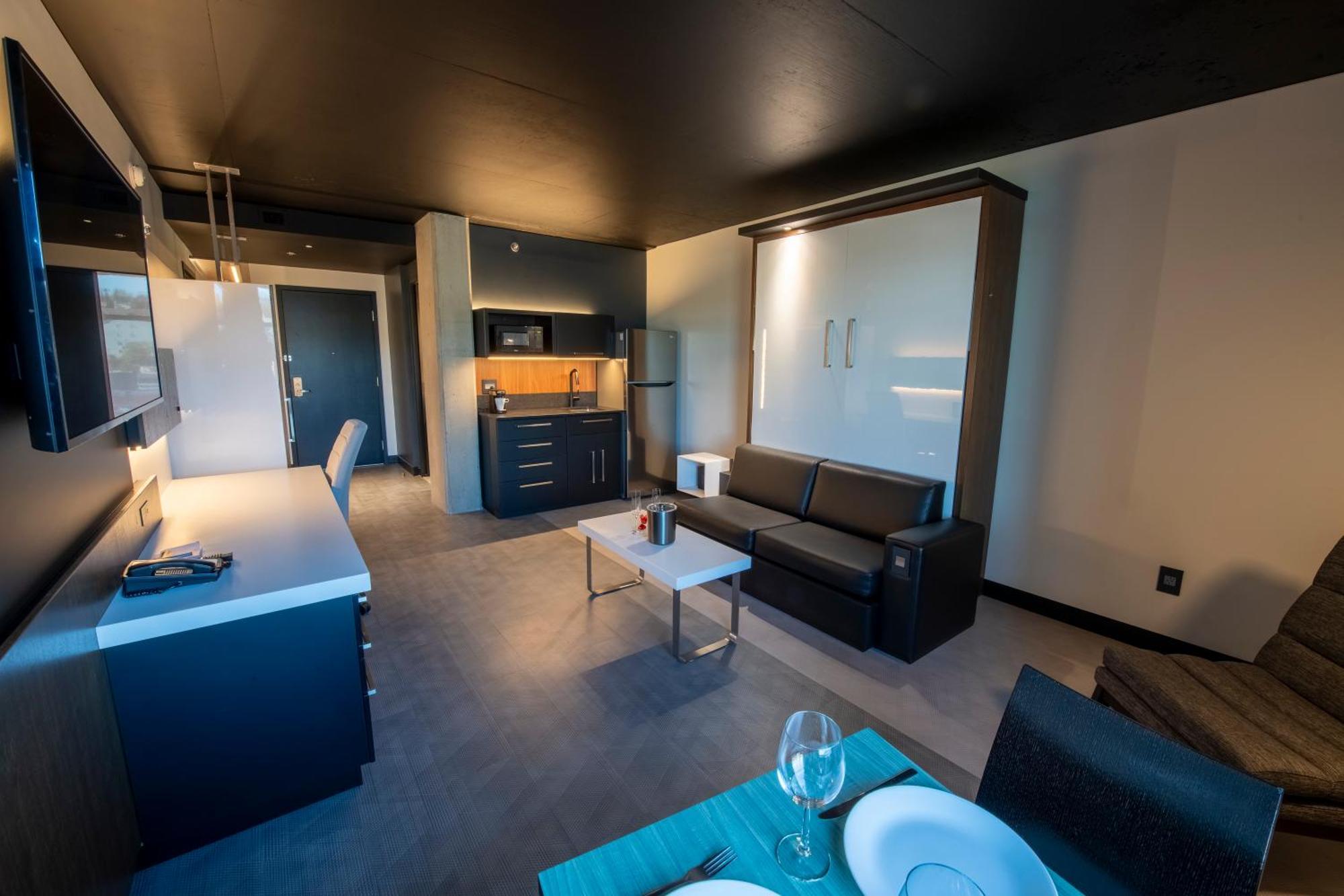 Grand Times Hotel - Aeroport De Quebec ภายนอก รูปภาพ