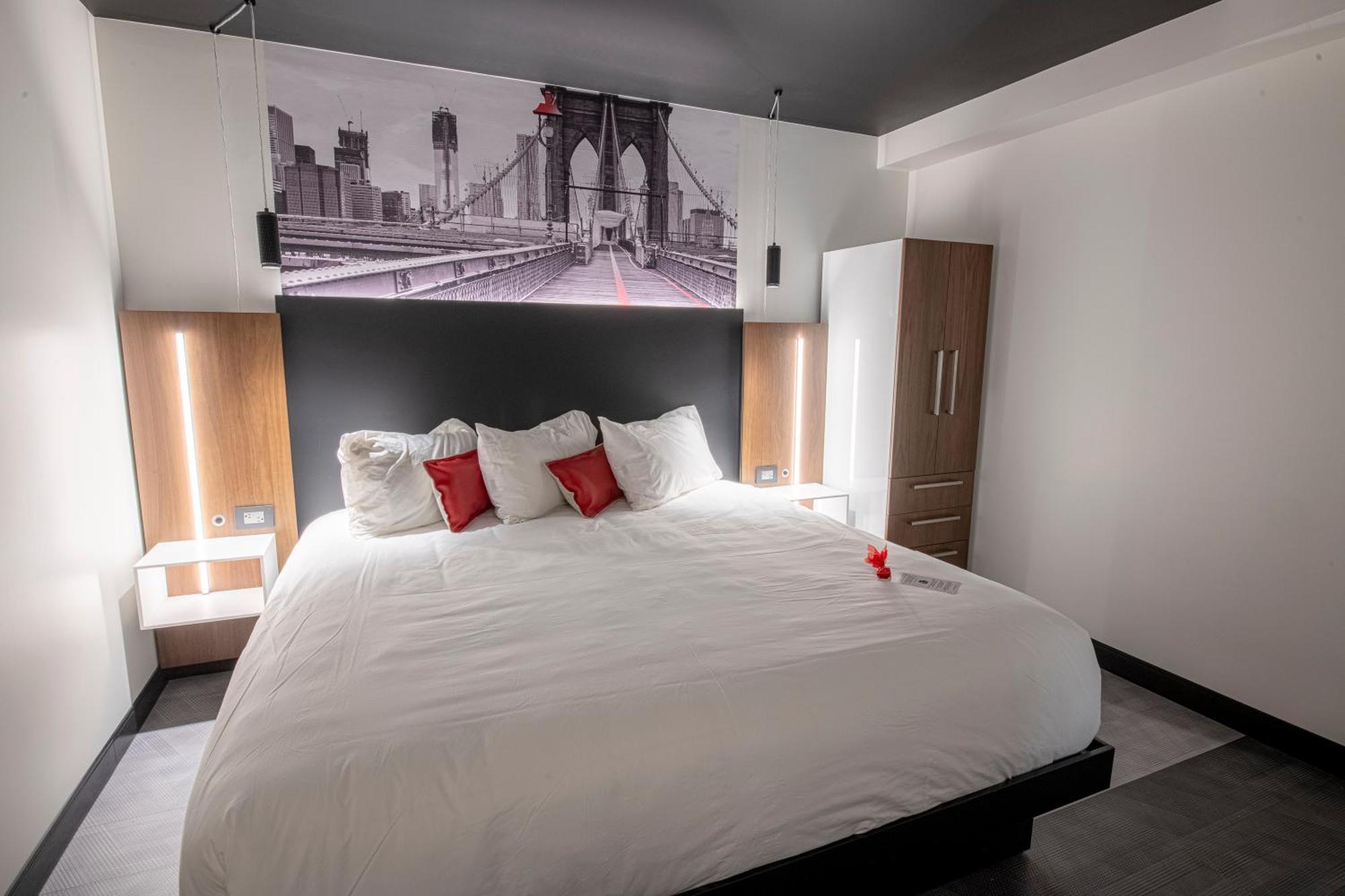 Grand Times Hotel - Aeroport De Quebec ภายนอก รูปภาพ