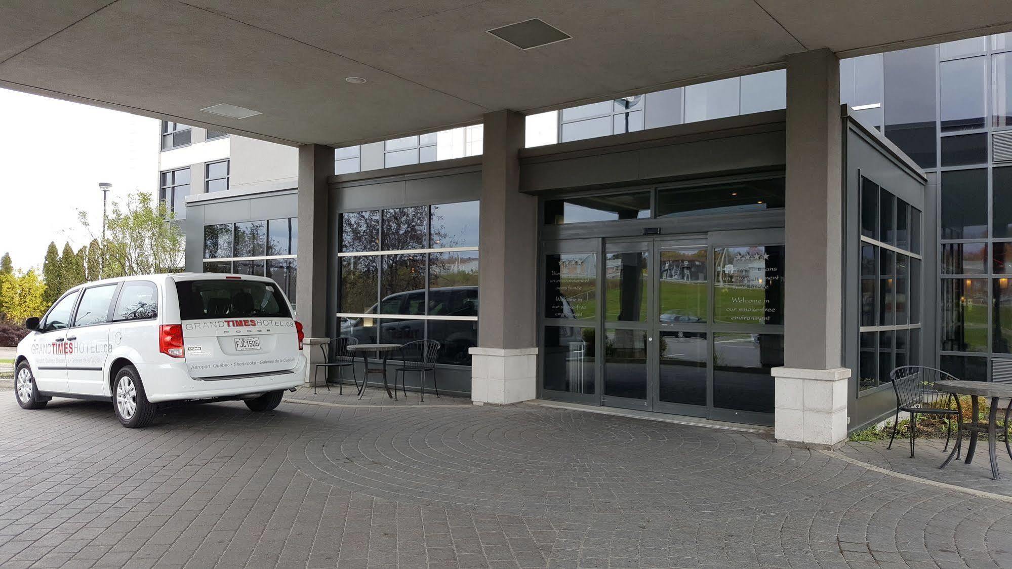 Grand Times Hotel - Aeroport De Quebec ภายนอก รูปภาพ