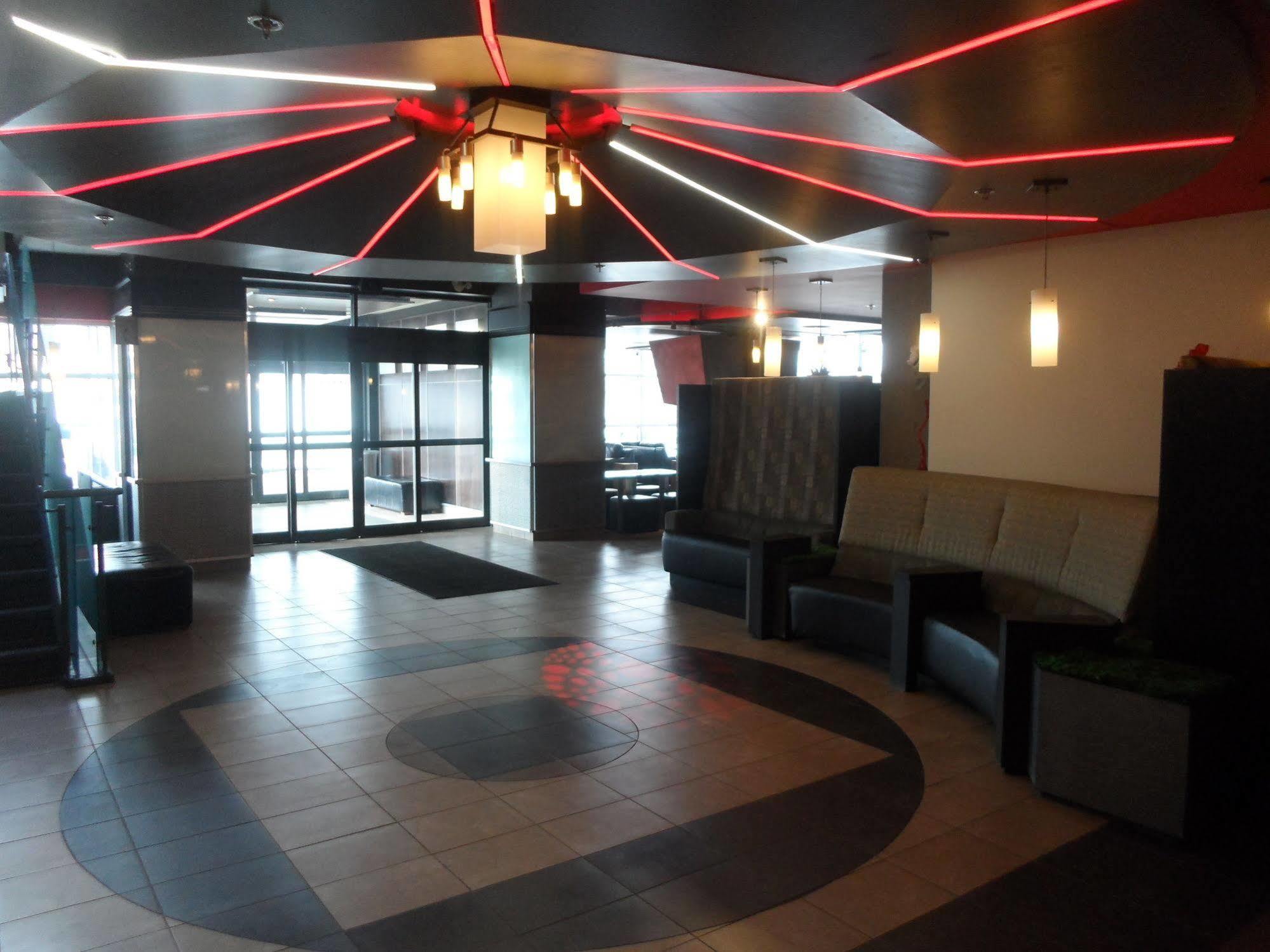Grand Times Hotel - Aeroport De Quebec ภายนอก รูปภาพ