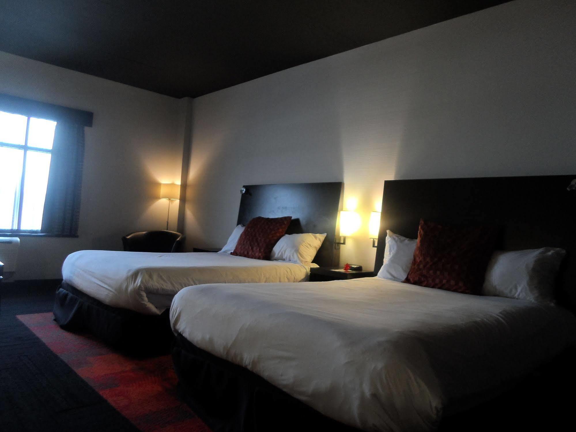 Grand Times Hotel - Aeroport De Quebec ภายนอก รูปภาพ
