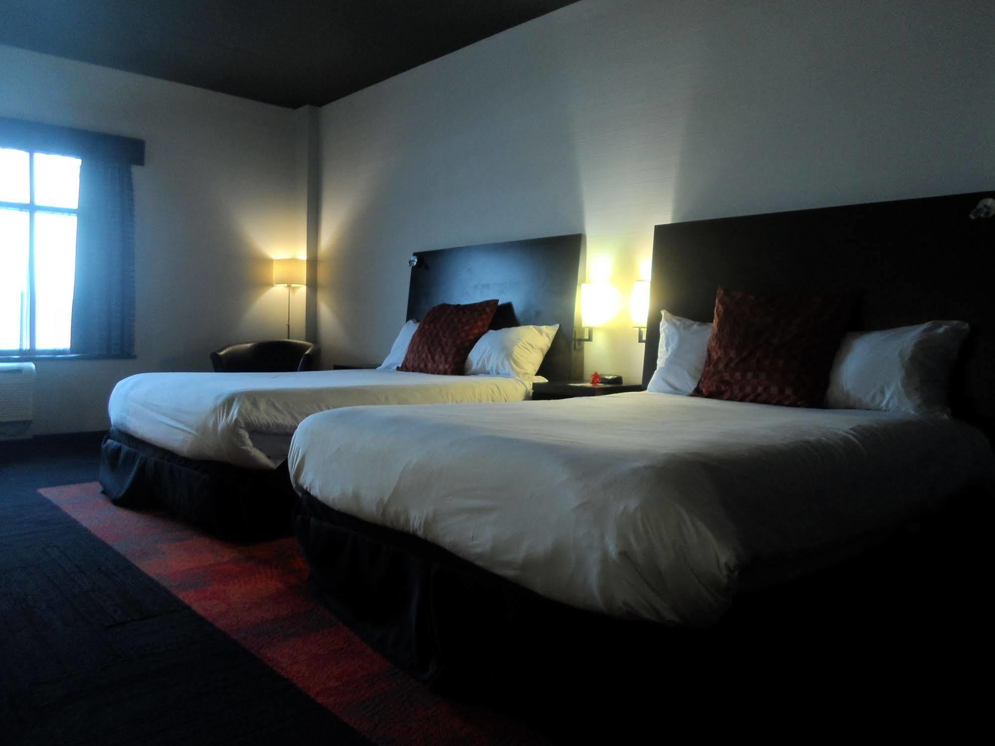 Grand Times Hotel - Aeroport De Quebec ภายนอก รูปภาพ