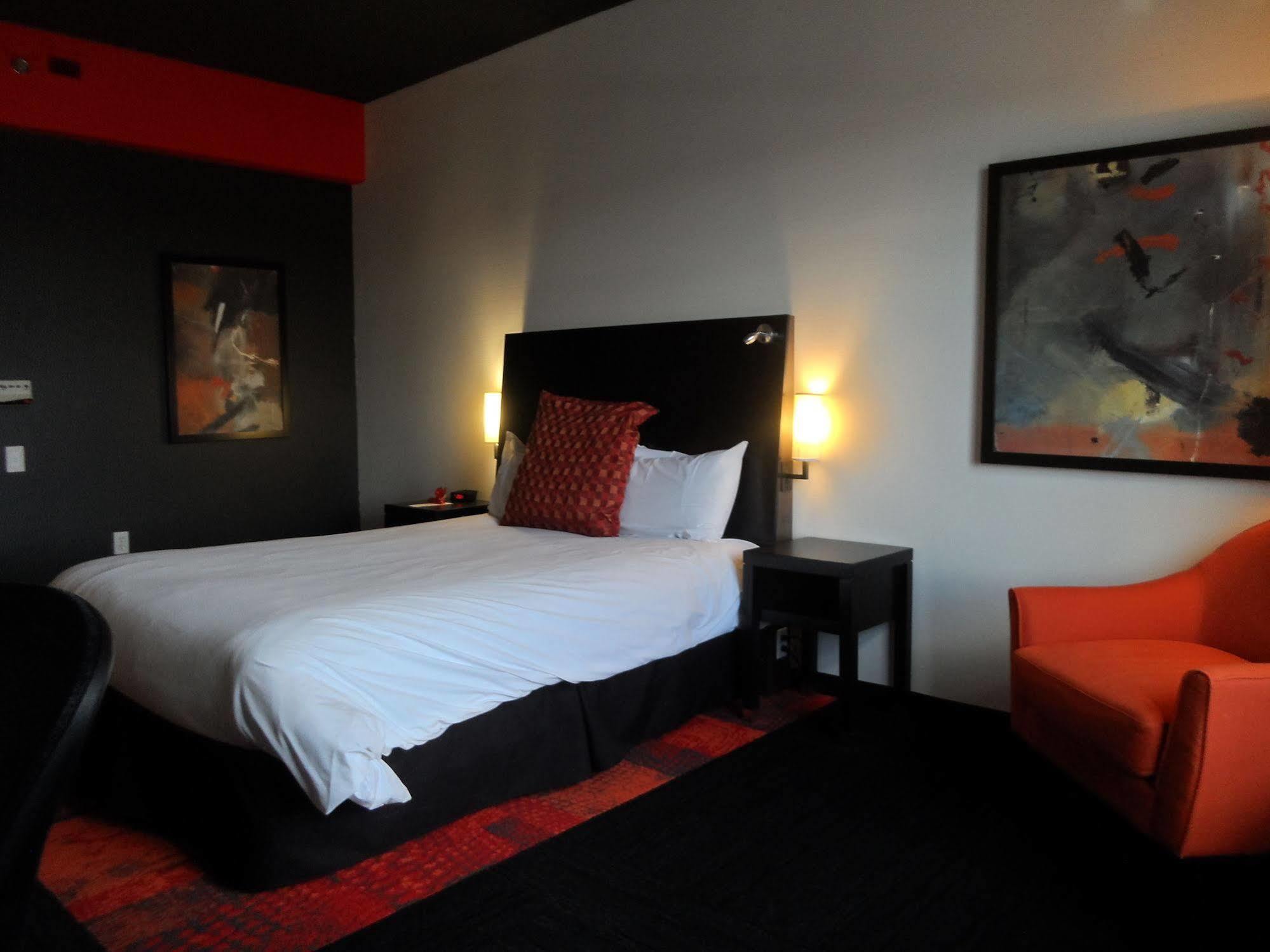 Grand Times Hotel - Aeroport De Quebec ภายนอก รูปภาพ